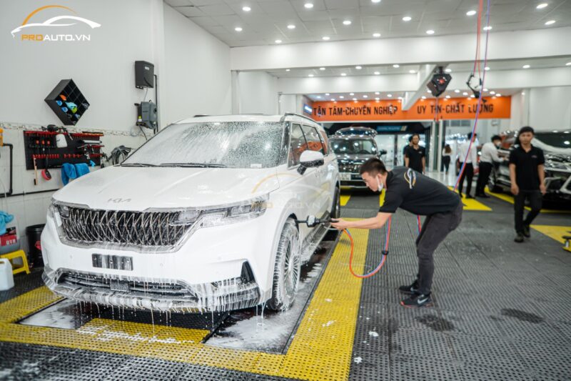 Rửa xe ô tô: Bảng giá rửa xe chuyên nghiệp mới nhất 2023