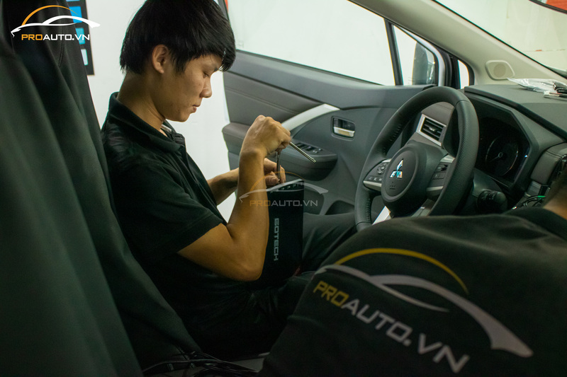 Thi công lắp đặt màn hình android ô tô TPHCM tại PROAUTO.VN