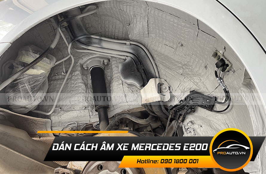 Xịt phủ hốc bánh xe Mercedes E200