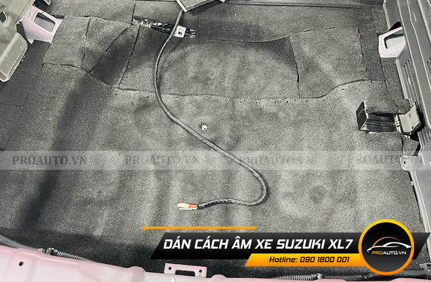 Dán vật liệu tiêu âm chống ù xe Suzuki XL7