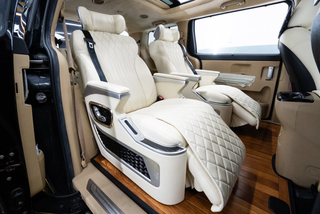 Độ Ghế Limousine Xe Sedona: Bảng Giá Và Kinh Nghiệm 2022