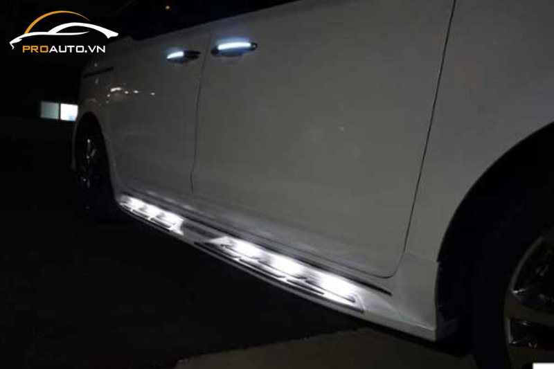 Bệ bước chân có đèn cho xe Sedona