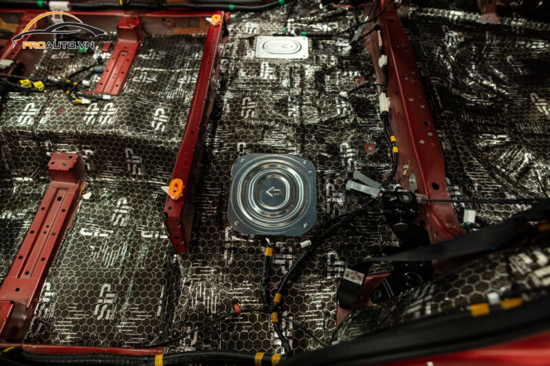 Dán cách âm sàn xe Mazda CX5
