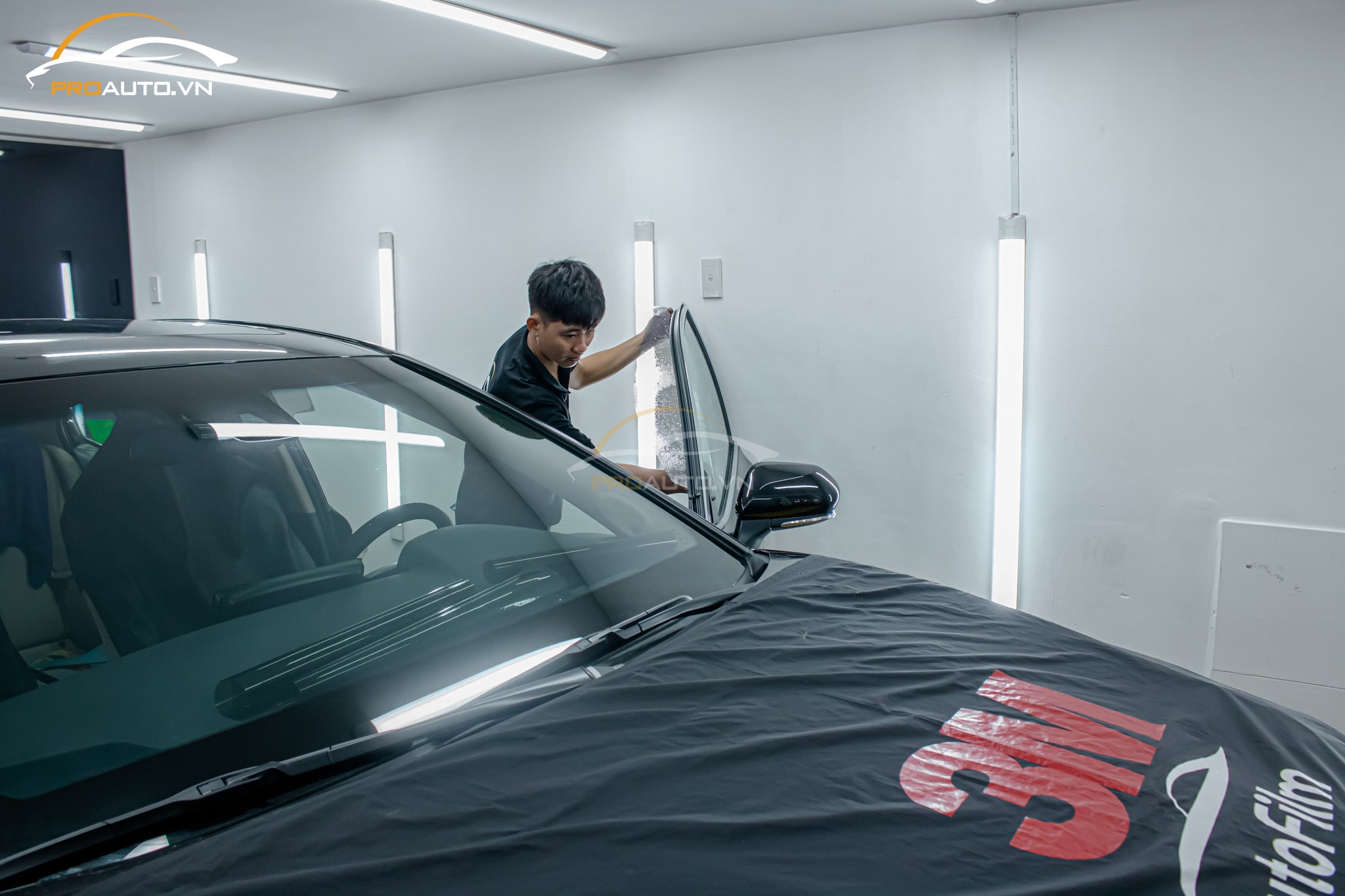 Dán phim cách nhiệt xe Toyota Camry đảm bảo kỹ thuật