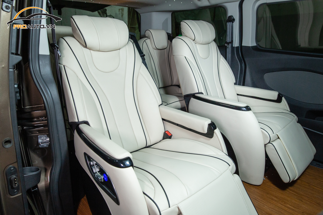 Độ ghế Limousine xe Toyota Innova