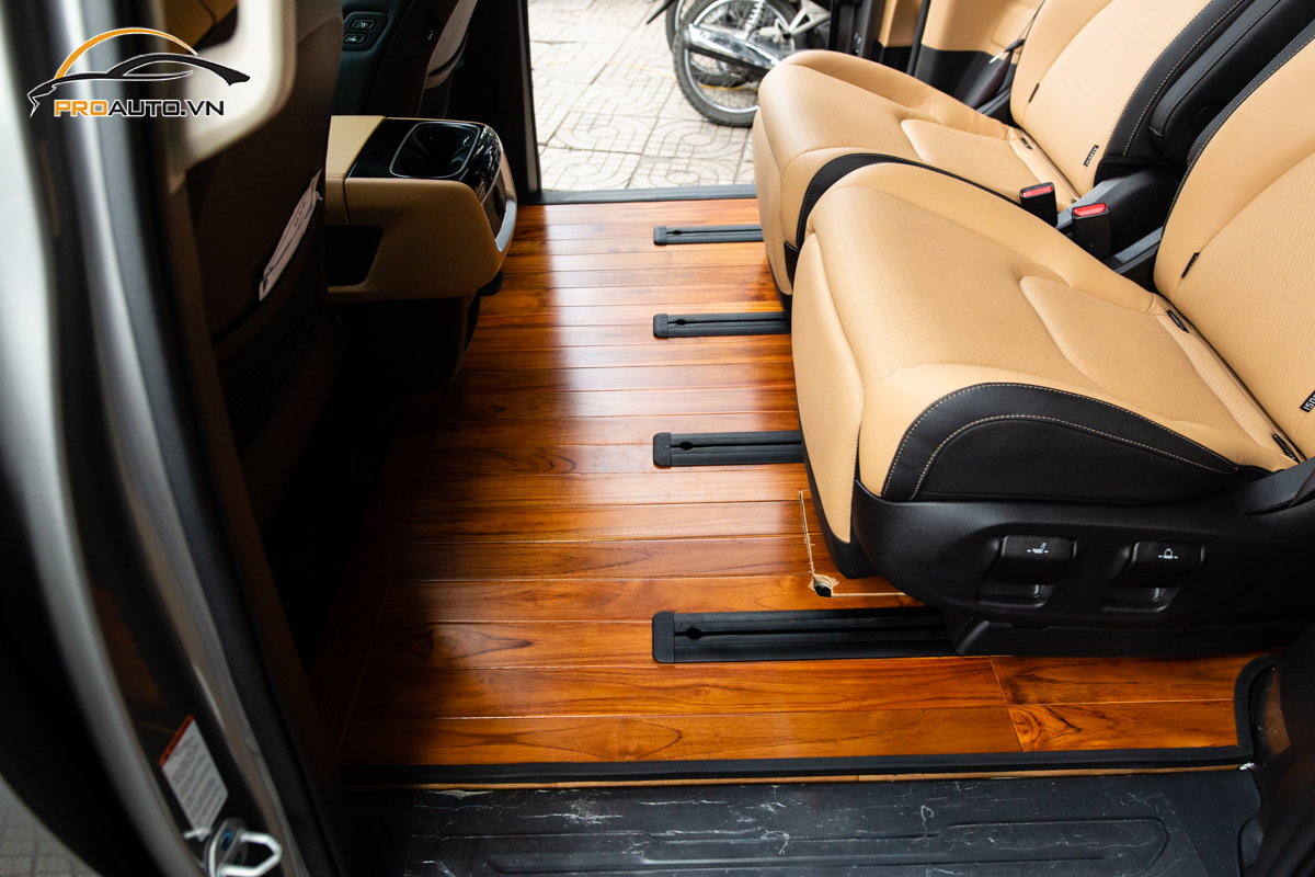 Lót sàn gỗ xe Toyota Innova