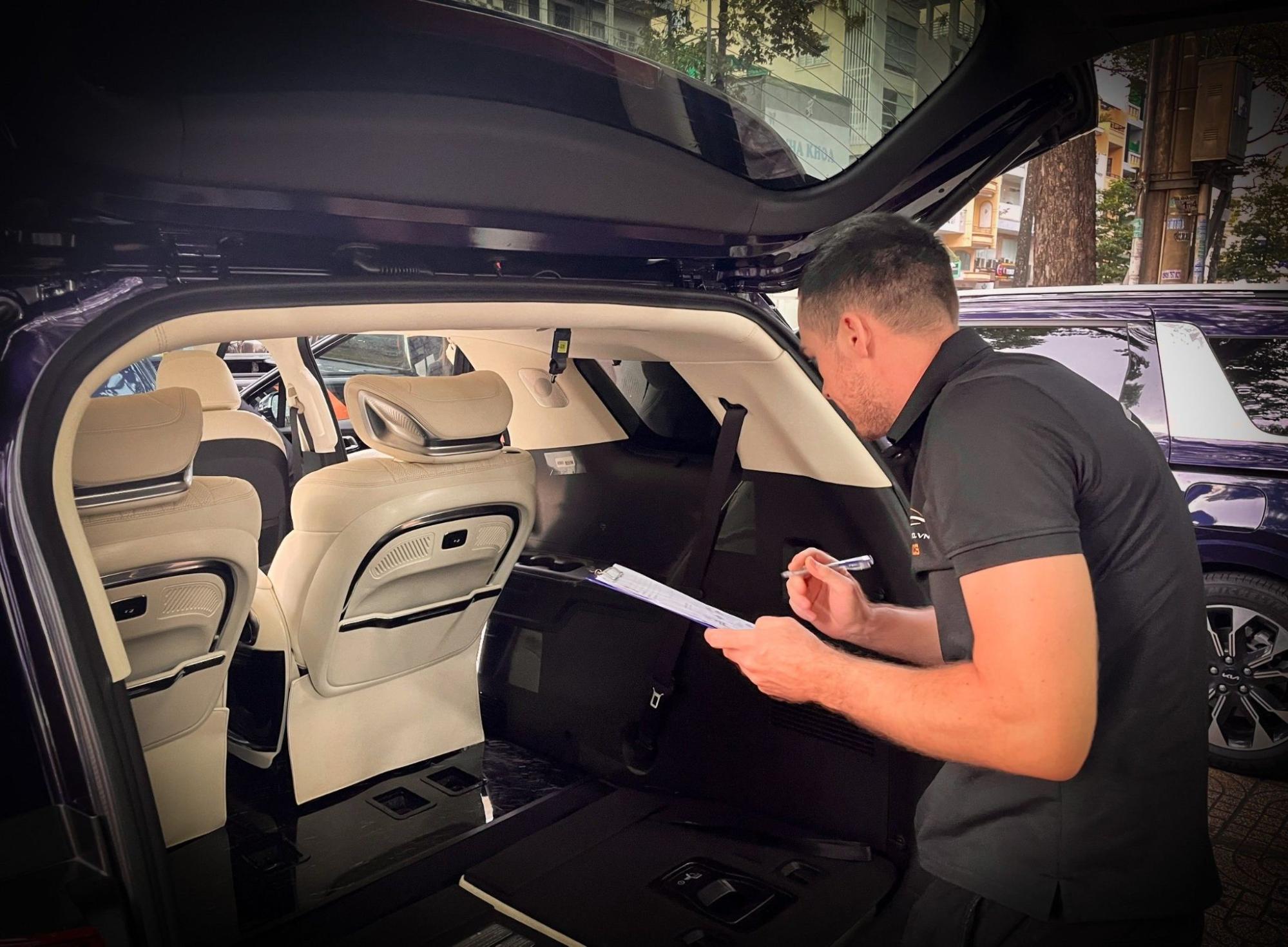 Thi công nâng cấp âm thanh cho gói độ Limousine xe Sedona