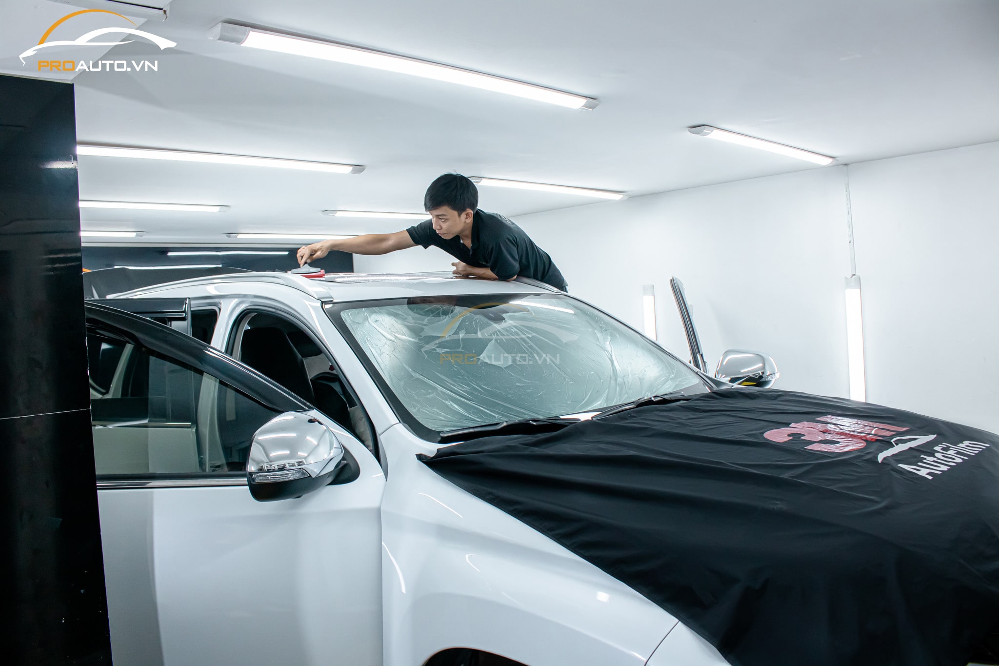 Dán phim cách nhiệt xe Pajero Sport - Tạo sự riêng tư bên trong xe