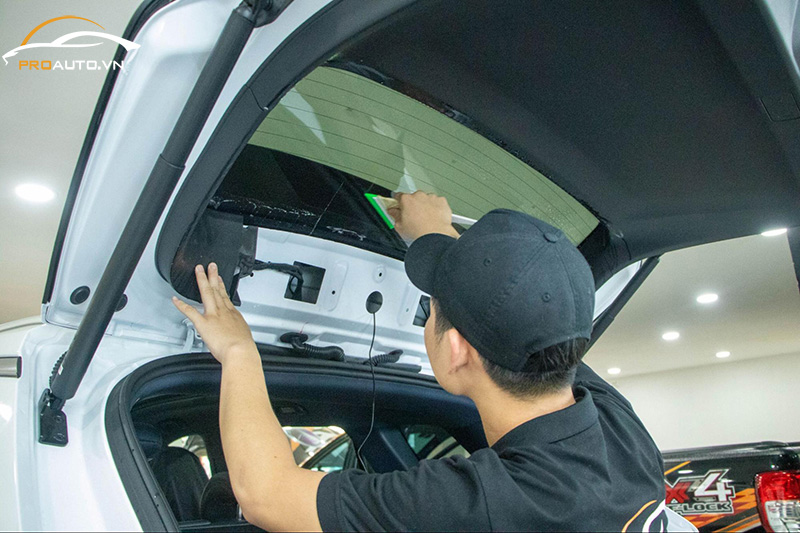 Dán phim cách nhiệt xe Chevrolet Spark hỗ trợ lái xe an toàn