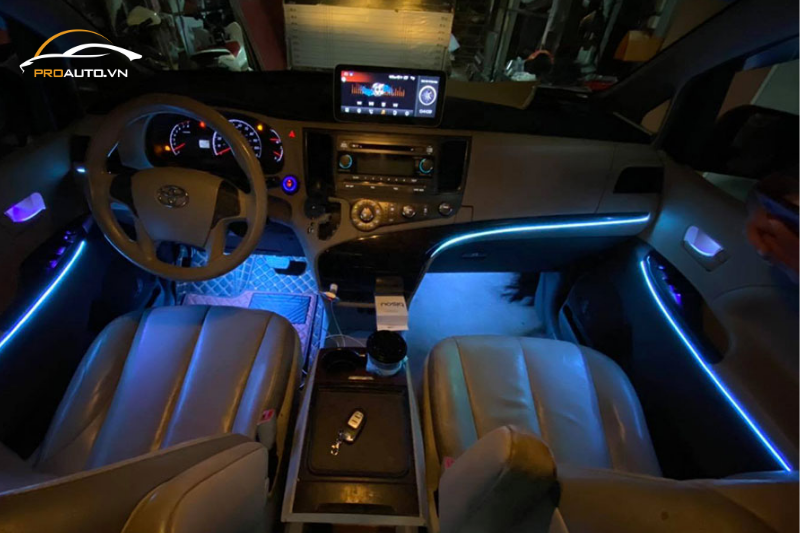 Độ LED nội thất xe Toyota Sienna