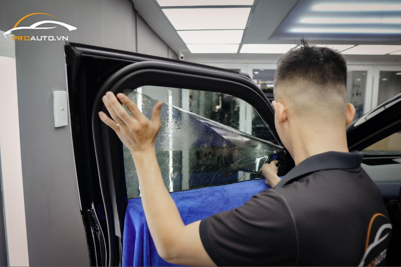 Dán phim cách nhiệt xe Toyota Innova tại PROAUTO.VN