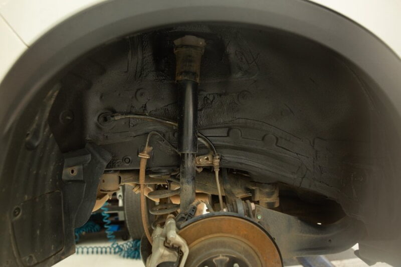 Hốc bánh xe Mazda CX5 sau khi xịt phủ