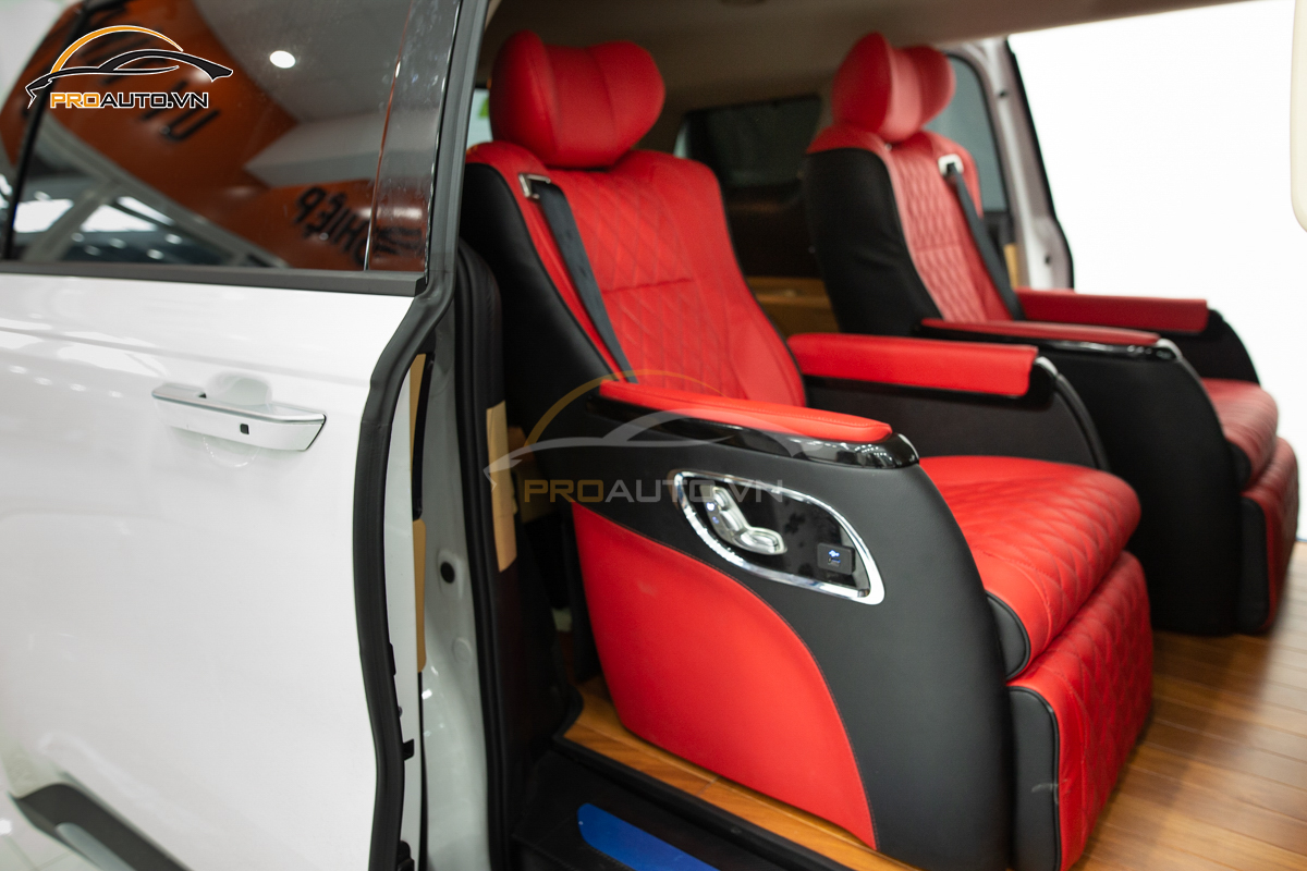 Độ ghế limousine xe Kia Carnival mẫu 2