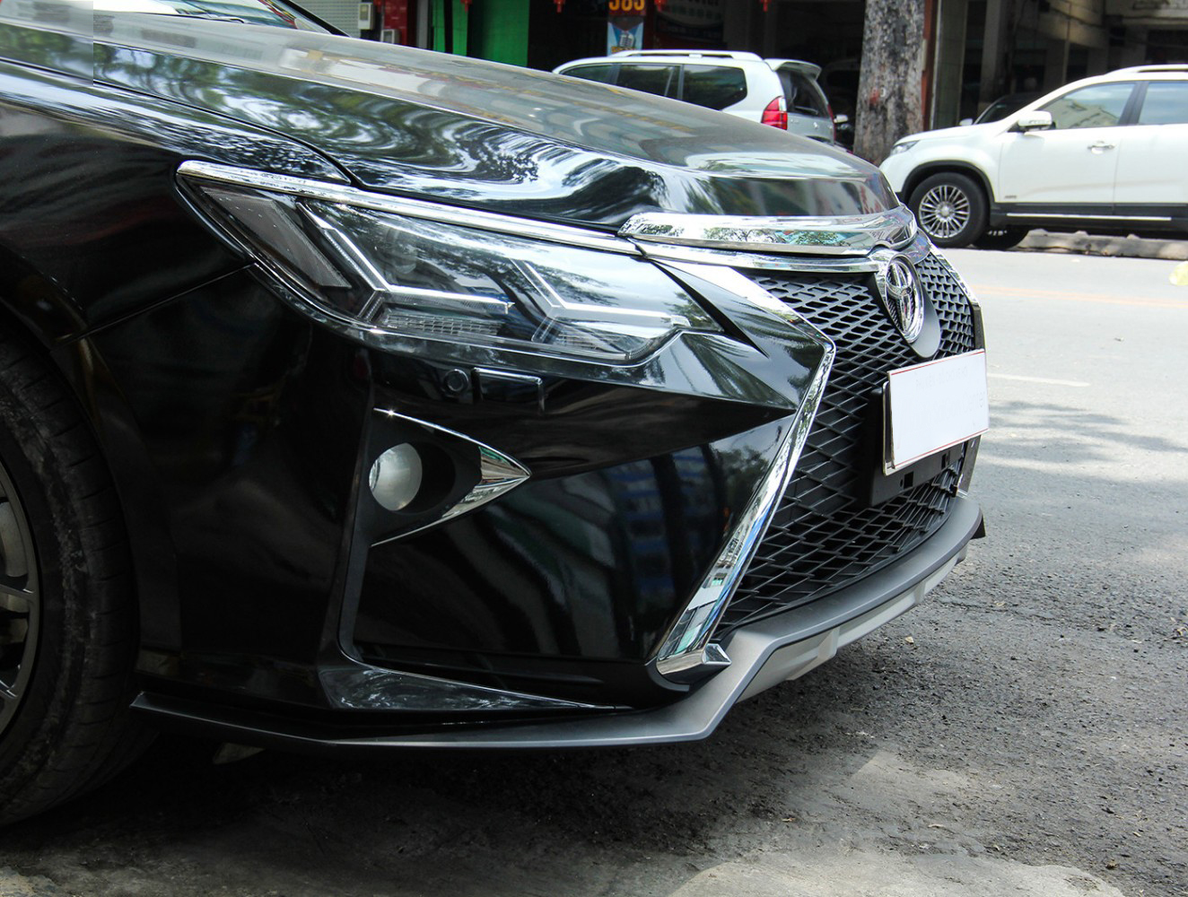 Độ body kit xe Toyota Camry phiên bản Lexus