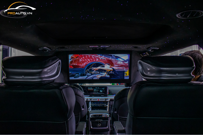 Độ màn hình TV 29 inch cho xe Kia Carnival hiện đại
