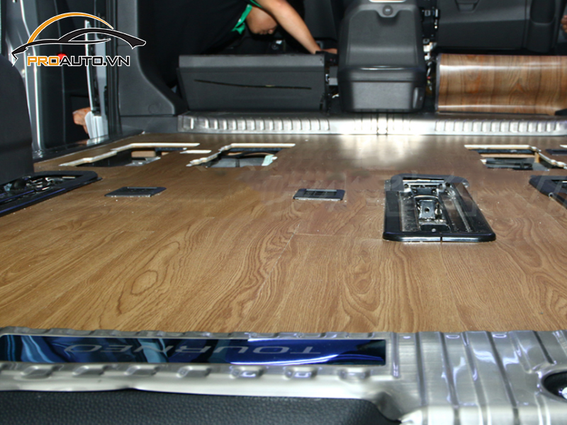 Lót sàn gỗ xe hơi Ford Tourneo