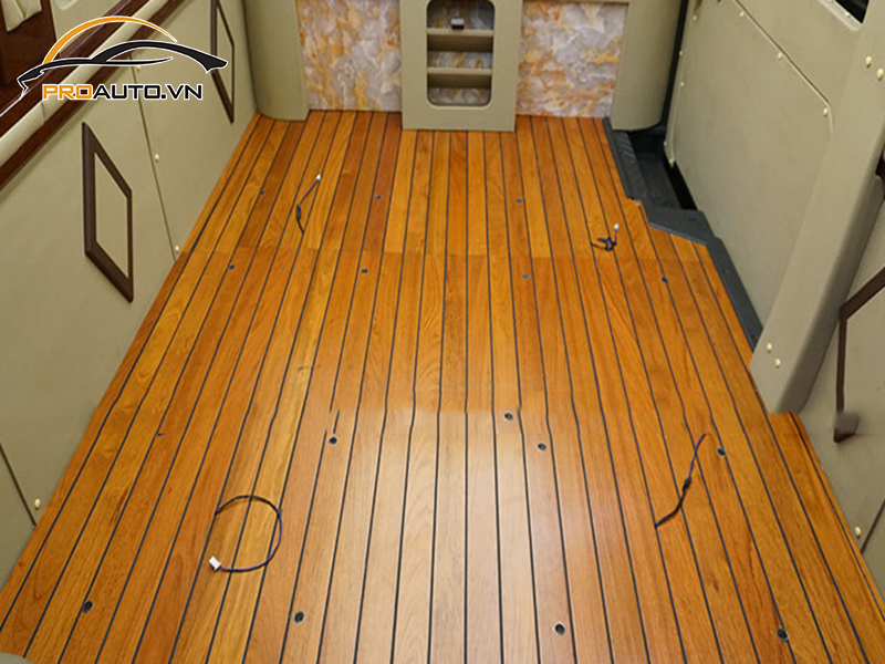 Lót sàn gỗ ô tô Ford Tourneo