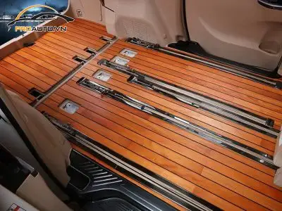Lót sàn gỗ tự nhiên xe Ford Tourneo