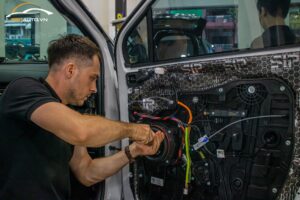 Chuyên gia Ukraine trực tiếp lắp đặt