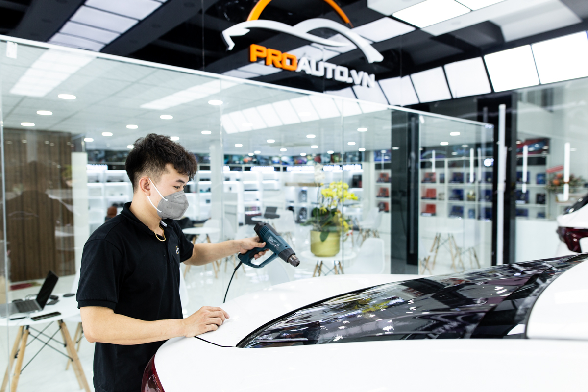 Quy trình dán phim cách nhiệt xe Mazda CX-6 đạt chuẩn tại Proauto.vn