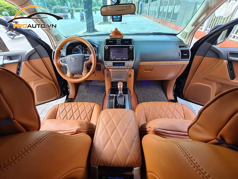 Đổi màu nội thất xe Toyota Land Cruiser