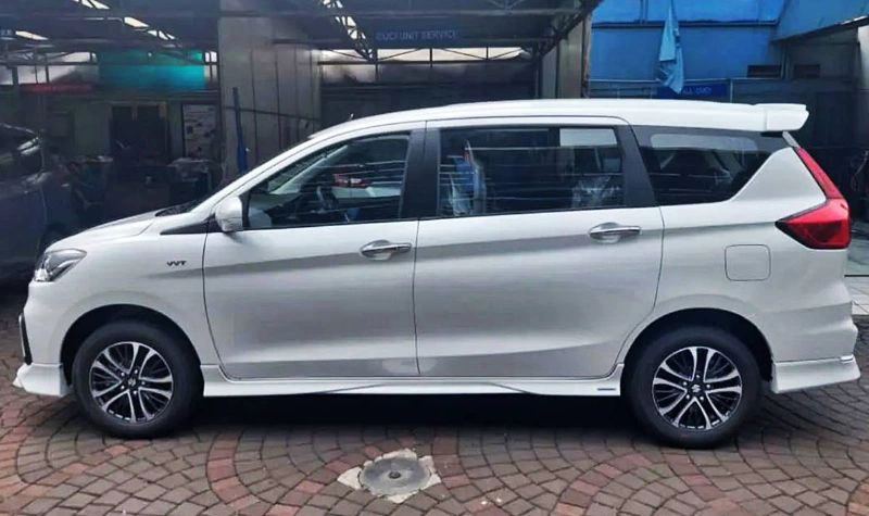 Ngoại hình của Suzuki Ertiga Hybrid 2022 khá giống với bản Ertiga Sport.