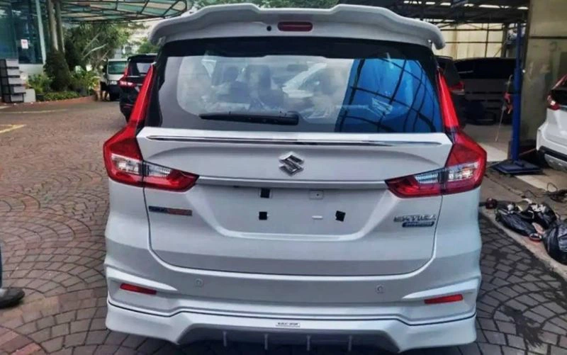 Ngoại hình của Suzuki Ertiga Hybrid 2022 khá giống với bản Ertiga Sport.