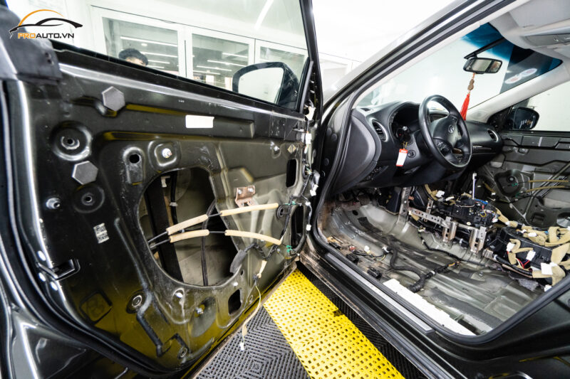 Cách âm chống ồn xe Nissan Almera mang lại nhiều tiện ích cho người lái