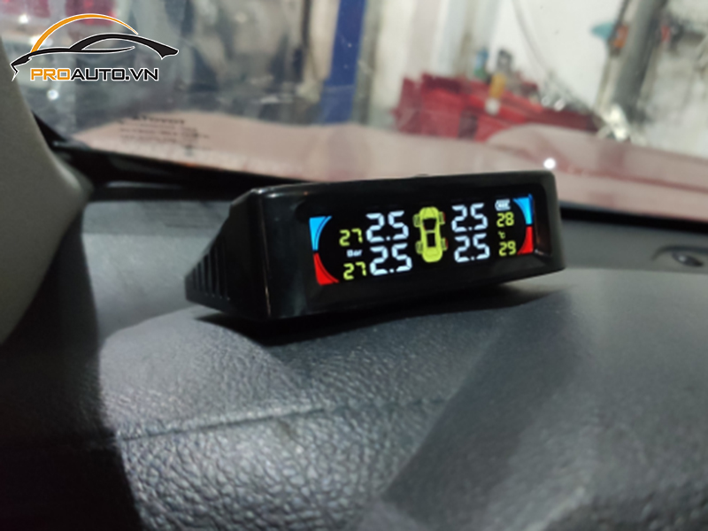 Lắp cảm biến áp suất lốp cho xe Toyota Hilux
