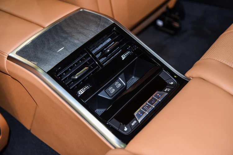 chi tiet bmw 840i gran coupe dau tien tai viet nam12 286054j