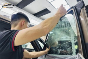 Chọn đơn vị thi công uy tín để dán phim cách nhiệt cho xe hơi