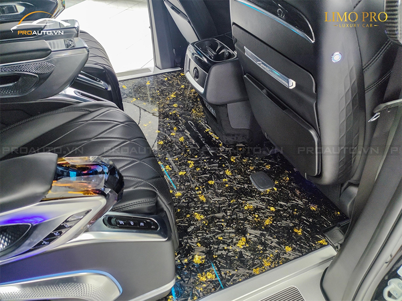 Độ sàn ô tô carbon cho xe Kia Carnival mẫu sàn nhũ vàng sang trọng