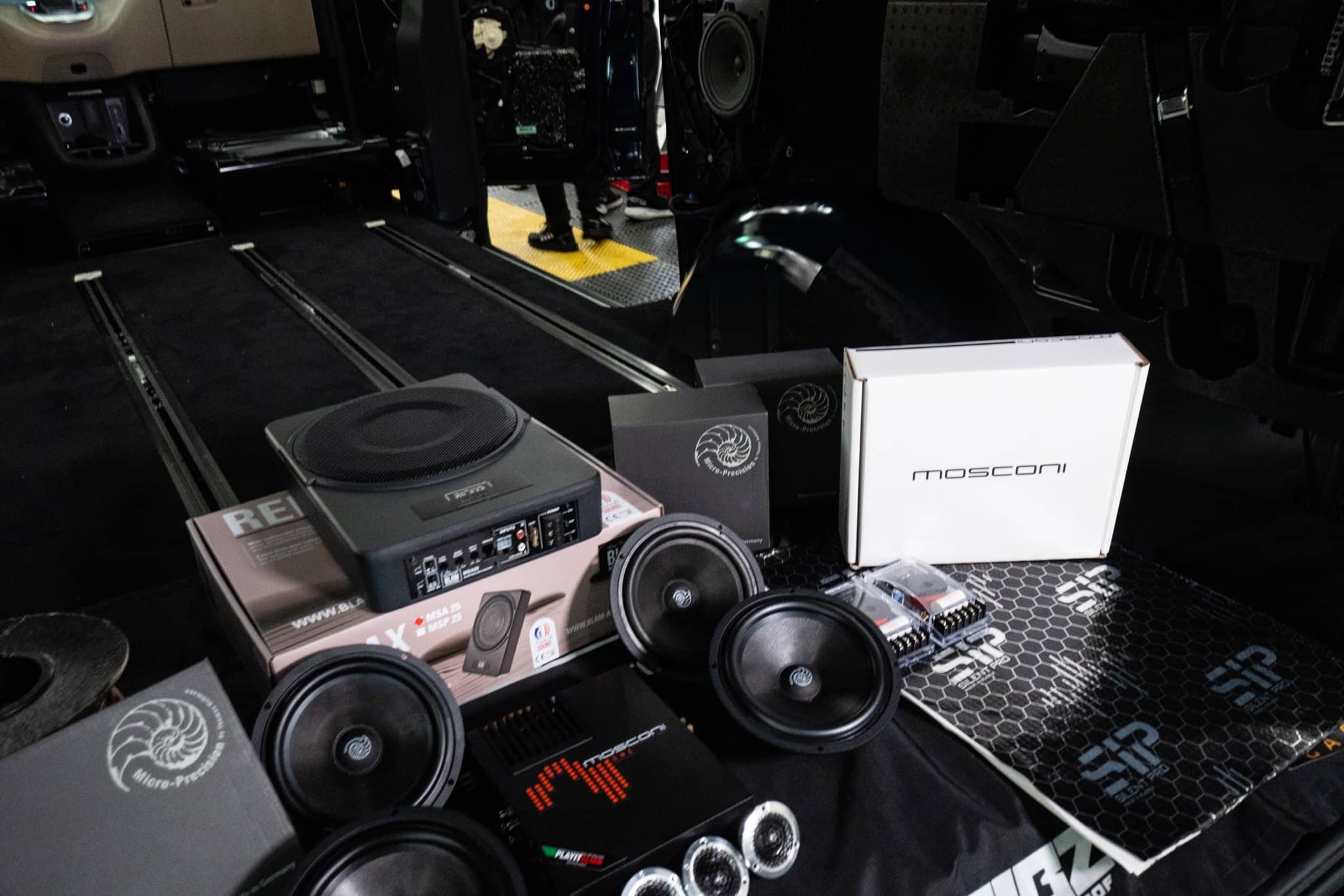 Lắp thêm loa bass cho ô tô có thể nâng cấp và điều chỉnh chất lượng âm thanh tốt hơn 