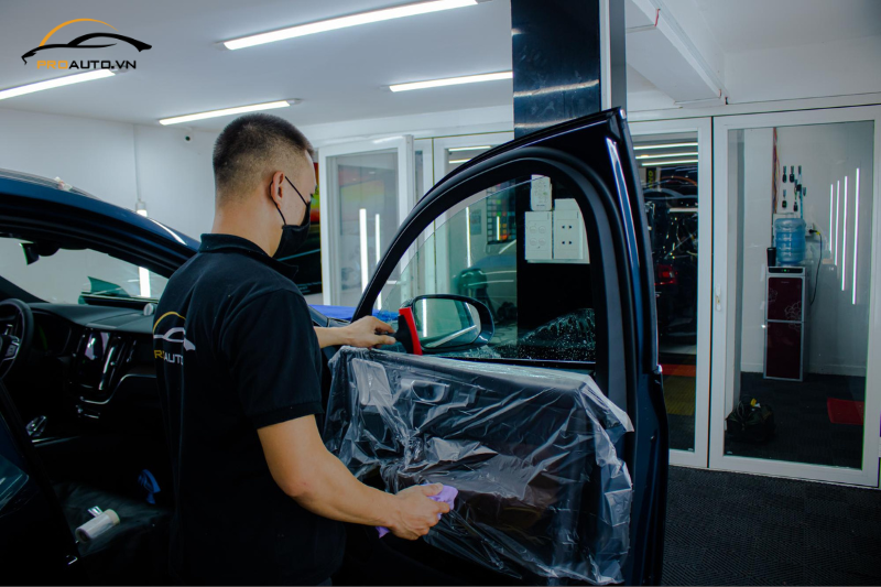 Lợi ích của việc dán phim cách nhiệt cho xe ô tô tại Hòa Bình