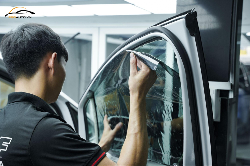 Những lưu ý cần biết khi dán phim cách nhiệt ô tô tại Vĩnh Phúc