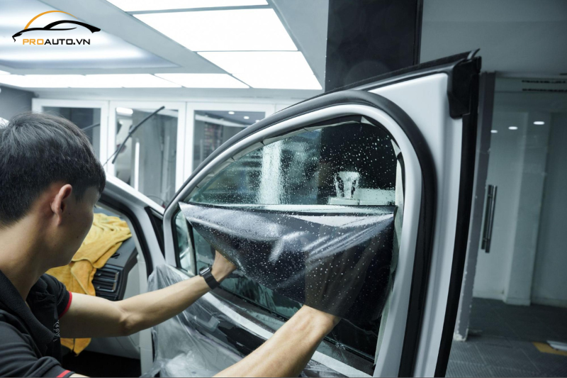 Những lưu ý cần biết khi dán phim cách nhiệt ô tô tại Yên Bái
