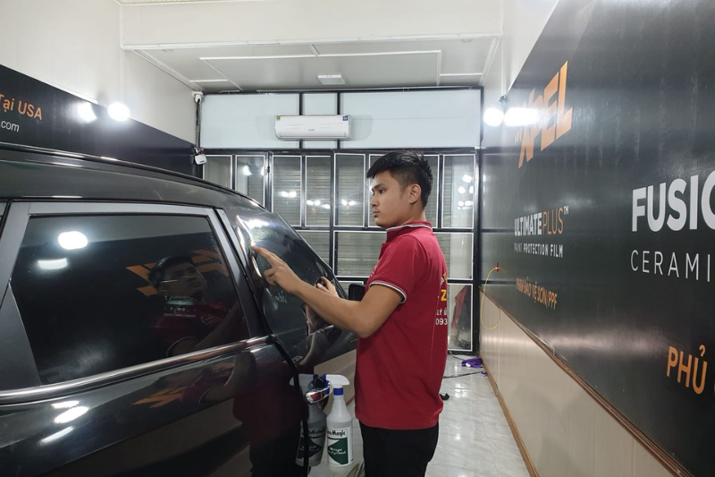 Nội thất ô tô Sáng Vịnh - Địa chỉ dán phim cách nhiệt ô tô tại Hưng Yên