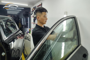 Quy trình dán phim cách nhiệt ô tô tại Phú Yên