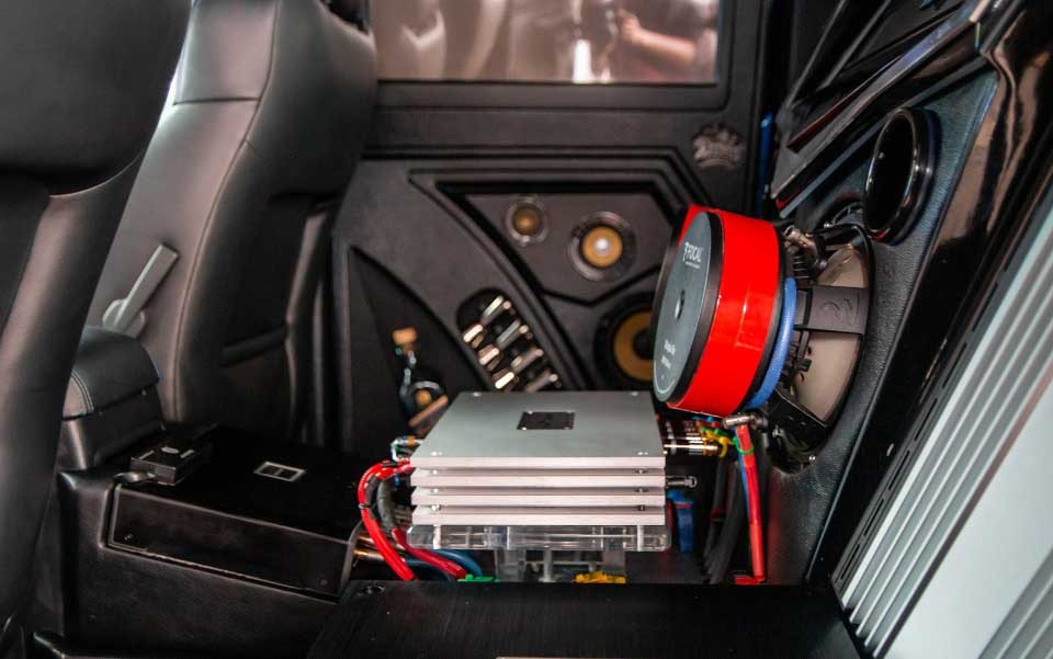 Hệ thống điều kiển của dàn âm thanh