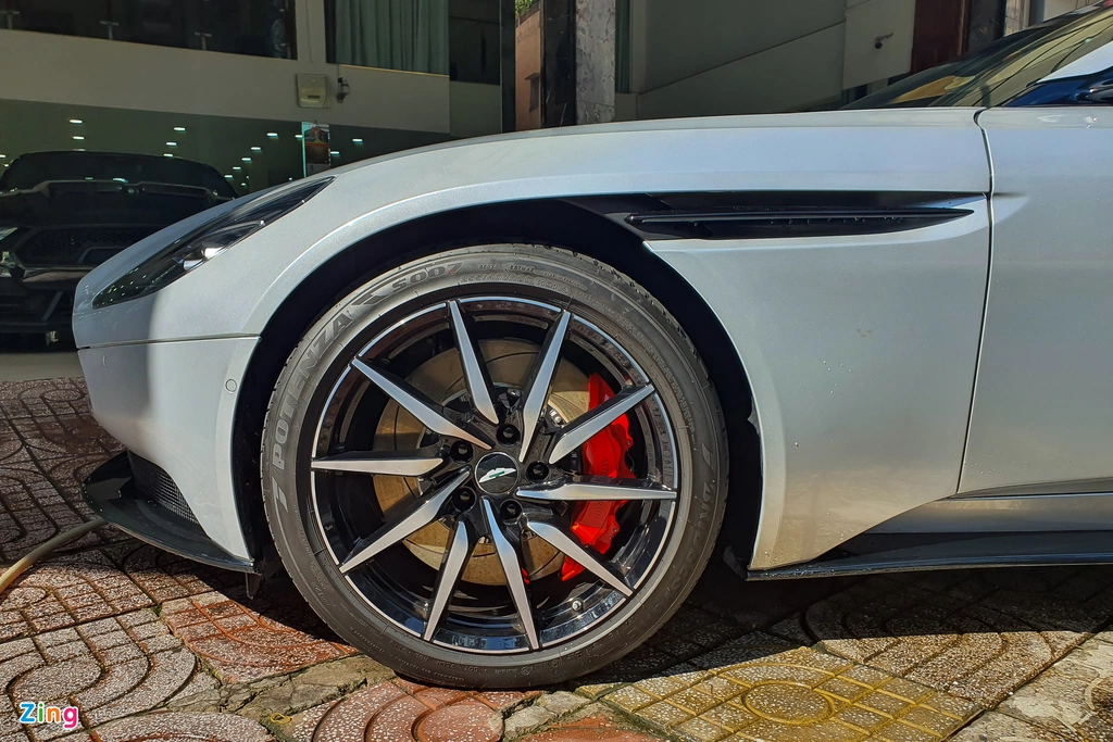 Măm của Aston Martin DB11