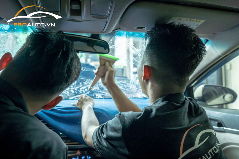 Có nên dán phim cách nhiệt ô tô tại quận Phú Nhuận?