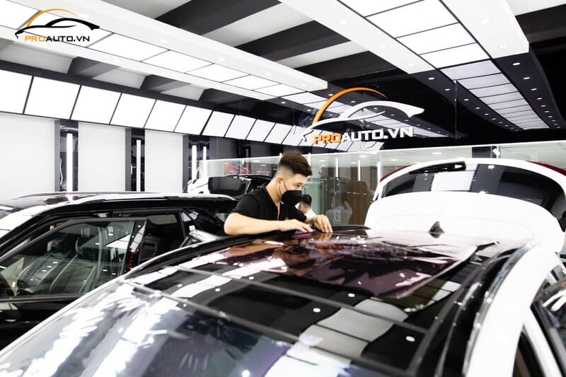 Dán phim cách nhiệt 3M cho vị trí cửa sổ trời