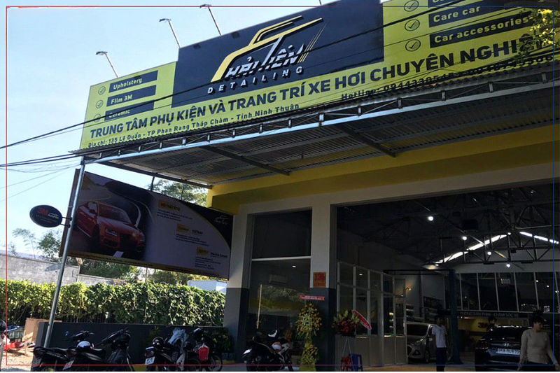 Đội ngũ nhân viên tại Hải Tiến Detailing được đào tạo bài bản