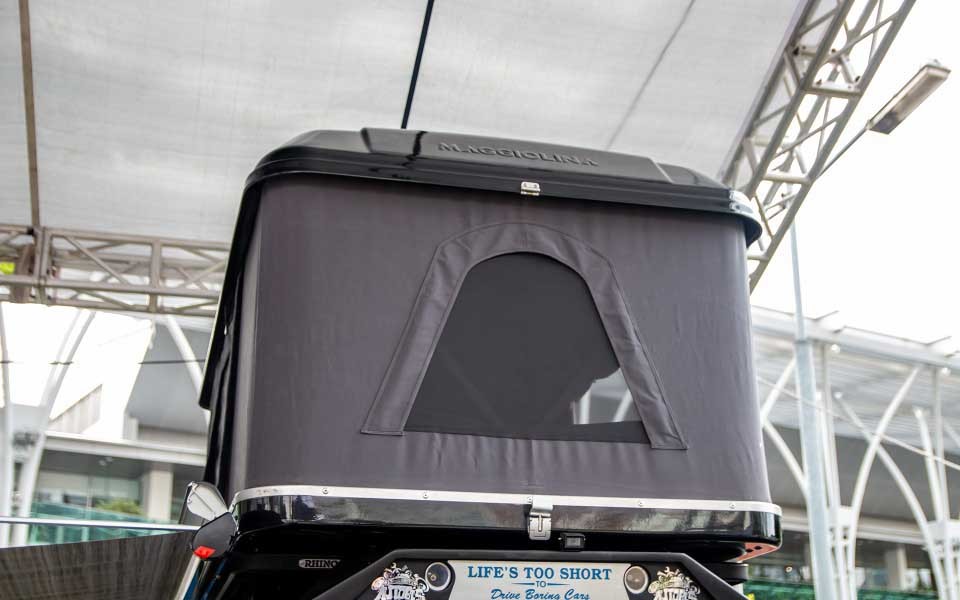 Xe còn được trang bị thêm cả lều