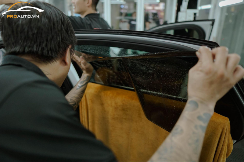 Kinh nghiệm cần biết khi dán phim cách nhiệt tại quận 2