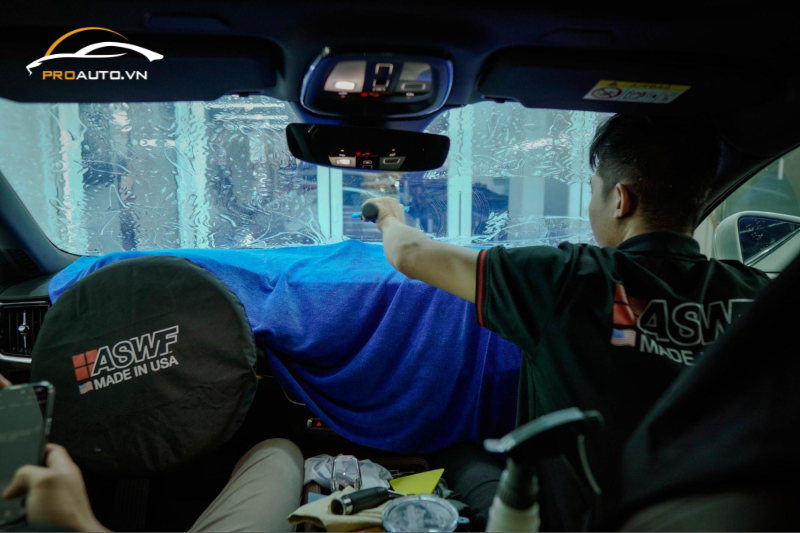 Kinh nghiệm cần biết khi dán phim cách nhiệt tại quận 3