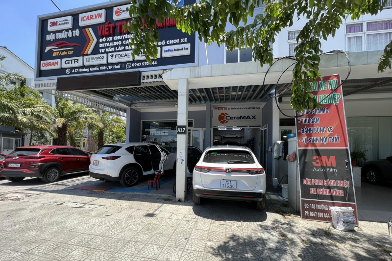 Nội thất ô tô Viết Trường cung cấp dịch vụ dán phim cách nhiệt chất lượng