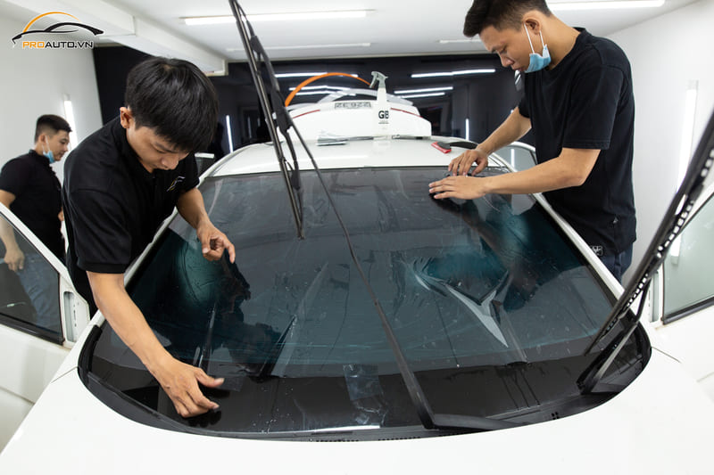 Phim cách nhiệt 3M còn có khả năng giảm thiểu tình trạng kính vỡ