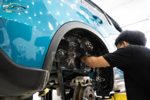 Thi công dán cách âm lốp xe ô tô