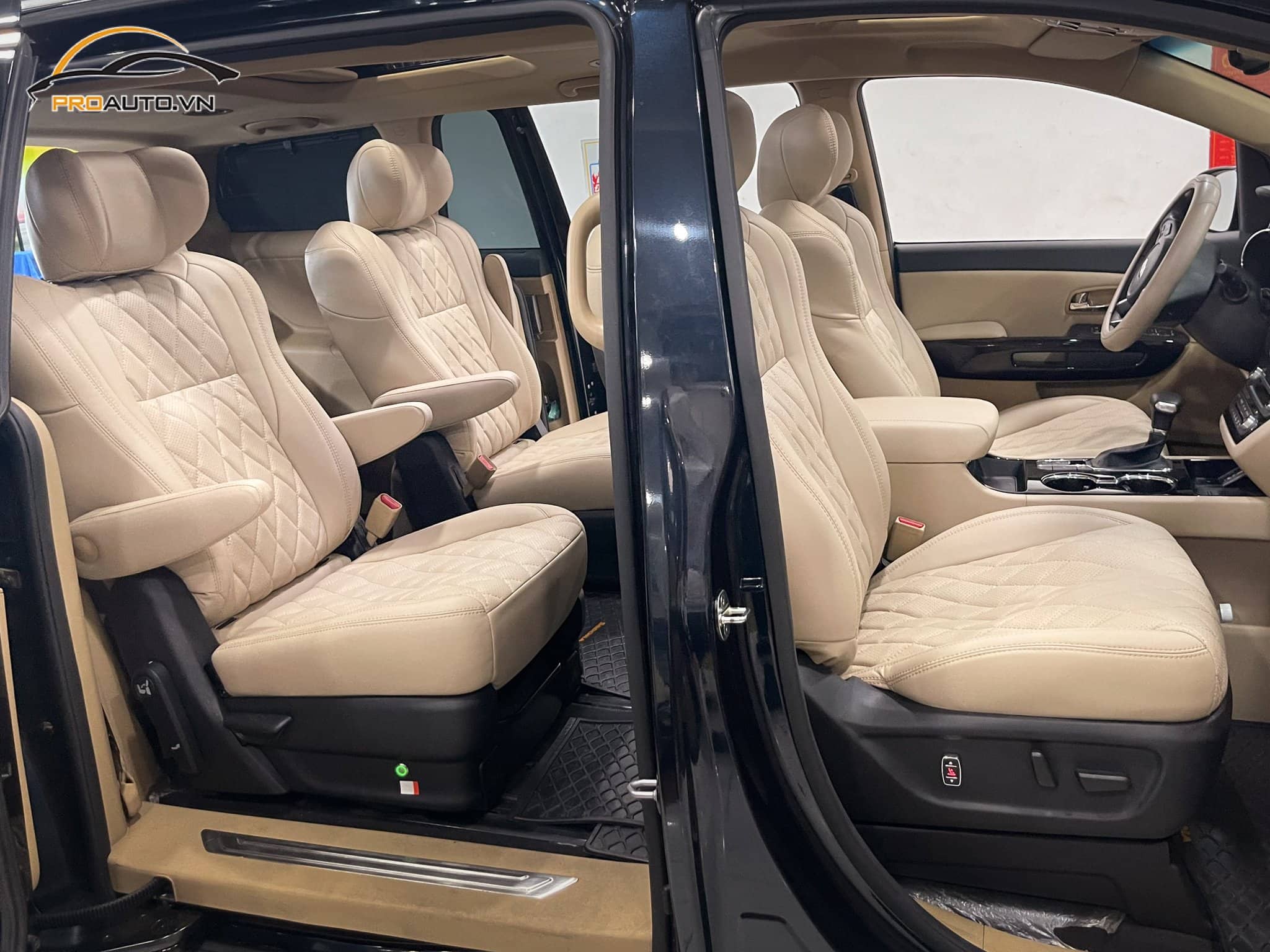 Thi công độ ghế limousine tại xưởng độ ghế Limousine ô tô Hà Tĩnh Proauto.vn